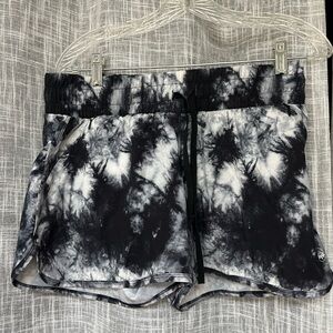 Senita Black and white shorts